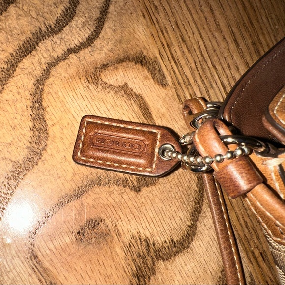 Coach - Picture 4 of 4